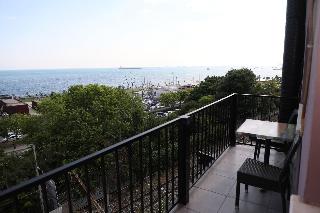 Sea House Suites