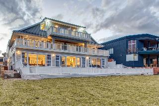 Marine Manor