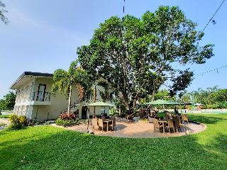 The Farmhouse By Edl