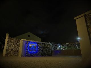 Whales Bay Hotel