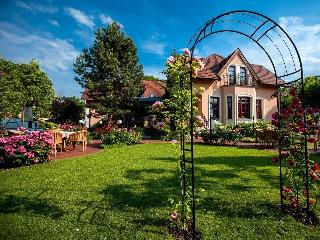 Villa Rosa Restaurant & Pension