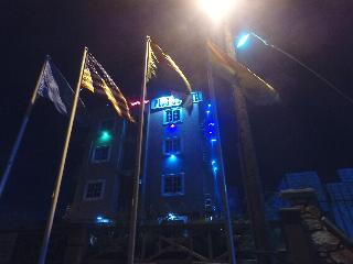 Plus 33 Hotel