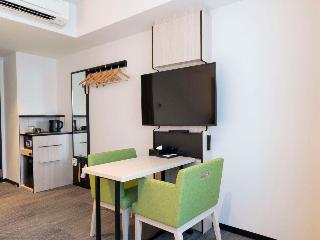 Room:TWN.ST-1