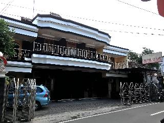 Hotel Alami near Alun-Alun Klaten by ZUZU
