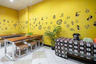 RedDoorz Hostel near Trans Studio Mall