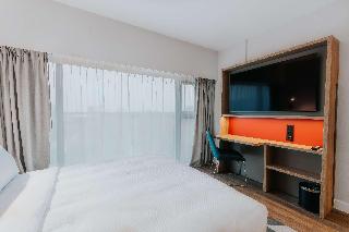 Queen Room With Sofa Bed
