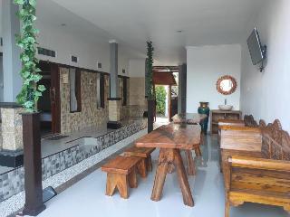 Gedhong Hostel by ZUZU