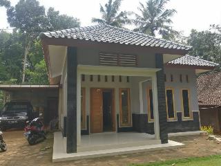Elvira Homestay by ZUZU