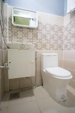 702 Queens Hometel