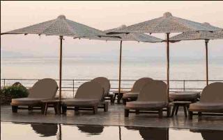 Colombos Beachfront