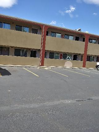 Desert Sands Inn & Suites