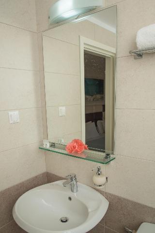 Brentanos Apartments ~ A ~ View of Paradise