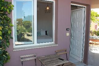 Yasmine Apartments