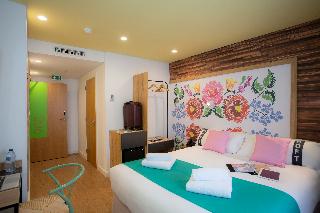 DOUBLE ROOM