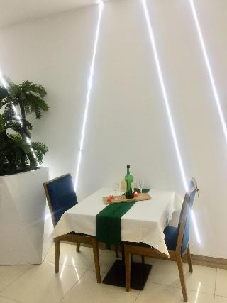 Lily Airport Otel