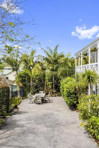 Western Springs Villa
