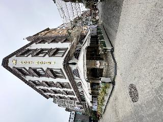 Port Hotel