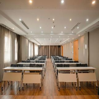 Ji Hotel (Chongqing North Railway Station)