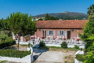 Roussa's Studios and Apartments