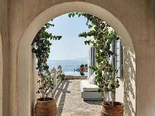 Belvedere Waterfront Villa & Suites
