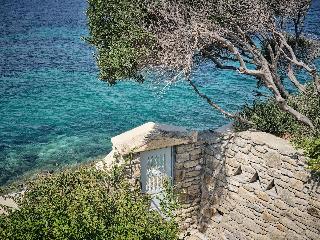Belvedere Waterfront Villa & Suites