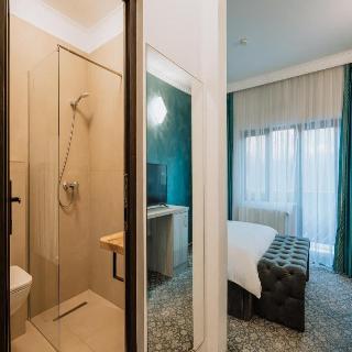 Suru Hotel
