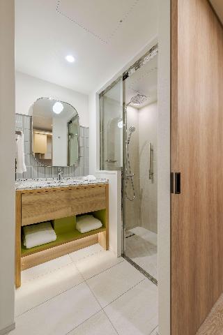Room:FAM.ST-1