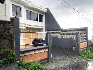 Lee Dug Tretes Residence