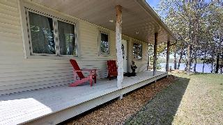Lakefront Hideaway