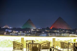 Point Pyramids View Inn