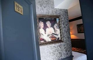 Art & Interiors Boutique Hotel