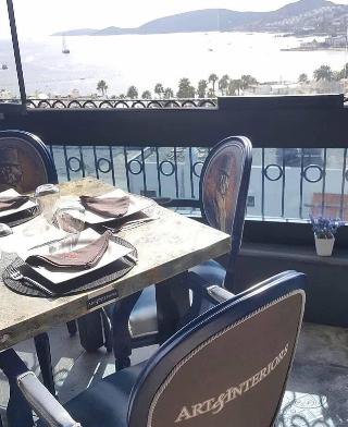 Art & Interiors Boutique Hotel
