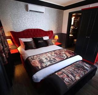 Art & Interiors Boutique Hotel