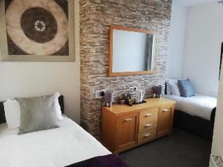Hotel 33