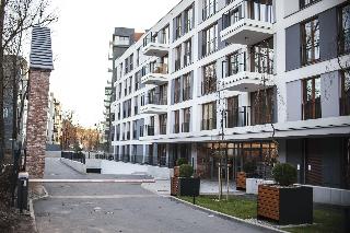 Glass House Hot Tub Apartments