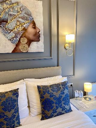 12 Rooms Boutique Hotel