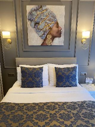 12 Rooms Boutique Hotel