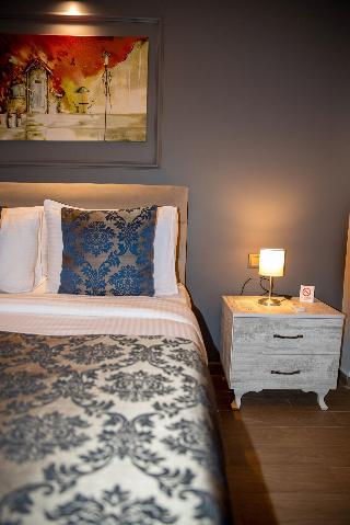 12 Rooms Boutique Hotel
