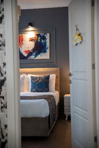 12 Rooms Boutique Hotel
