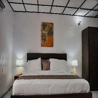 Jolie Suites