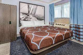 1 King Bed Non-Smoking