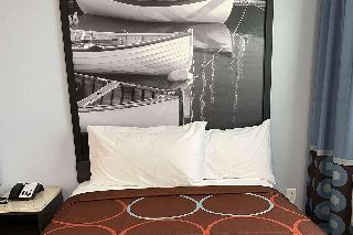 1 King Bed Non-Smoking