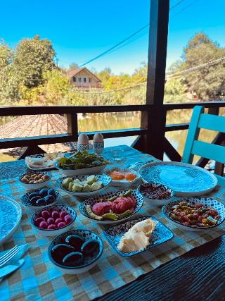 Sweet Home River Hotel