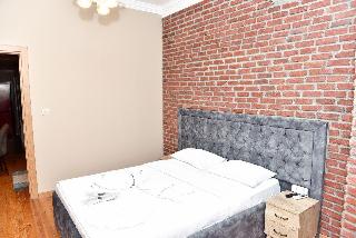 Royal Garden Suite Hotel