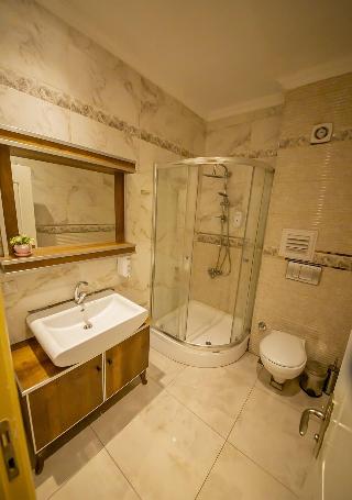 Royal Garden Suite Hotel