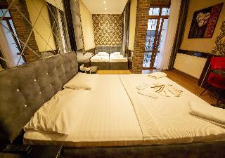 Royal Garden Suite Hotel