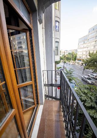 Royal Garden Suite Hotel