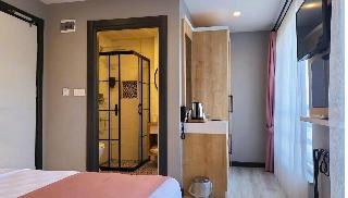 L'opera Deluxe Hotel
