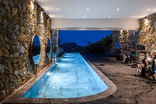 Charisma Hotel And Wellness Suites