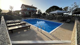 Arion Stables Apartments
